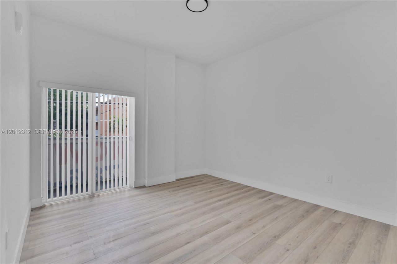 1534 NW 1st St, Unit 204, Miami, FL 33125 Photo