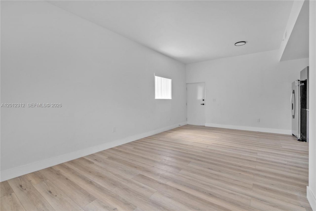 1534 NW 1st St, Unit 204, Miami, FL 33125 Photo
