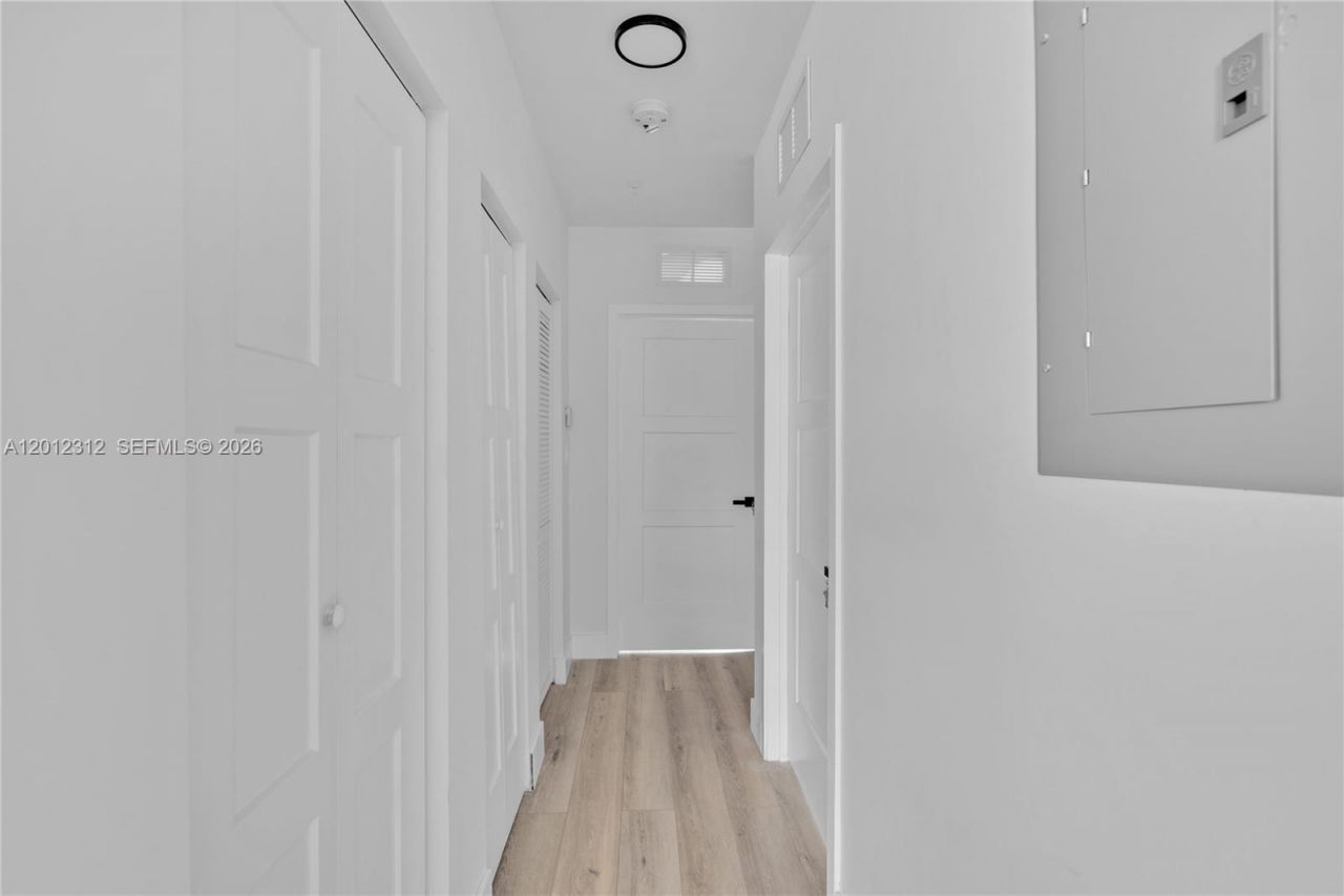 1534 NW 1st St, Unit 204, Miami, FL 33125 Photo