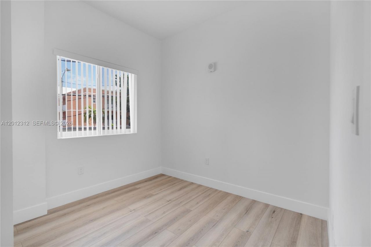 1534 NW 1st St, Unit 204, Miami, FL 33125 Photo