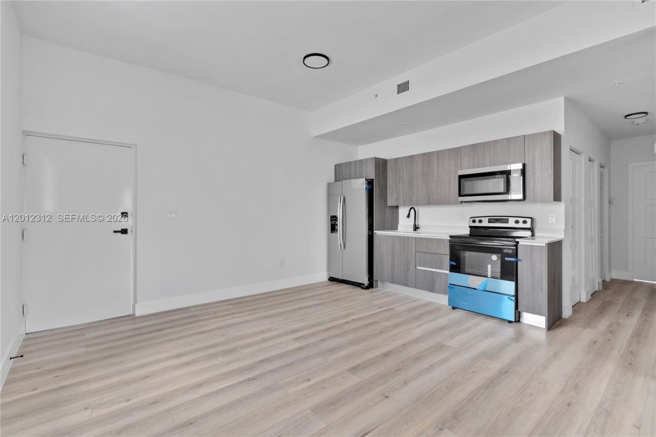 1534 NW 1st St, Unit 204, Miami, FL 33125 Photo