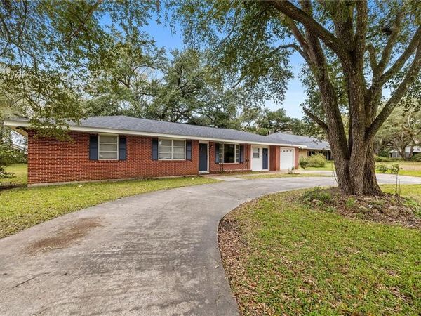 445 S 5TH Street , Ponchatoula, LA 70454