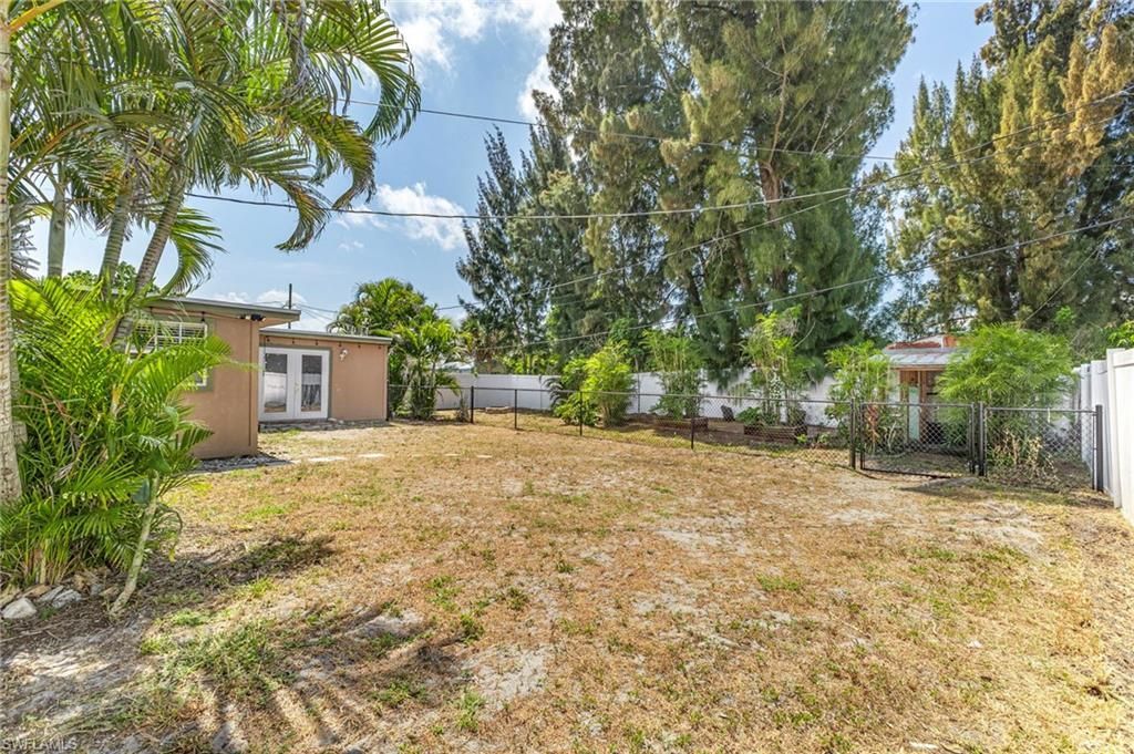 915 Hibiscus Ln , North Fort Myers, FL 33903 Photo