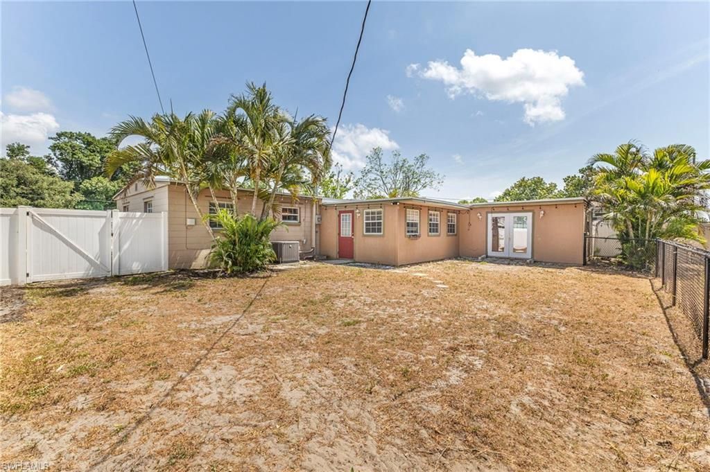 915 Hibiscus Ln , North Fort Myers, FL 33903 Photo