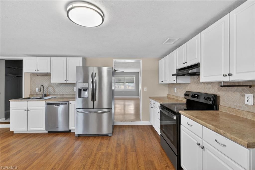 915 Hibiscus Ln , North Fort Myers, FL 33903 Photo