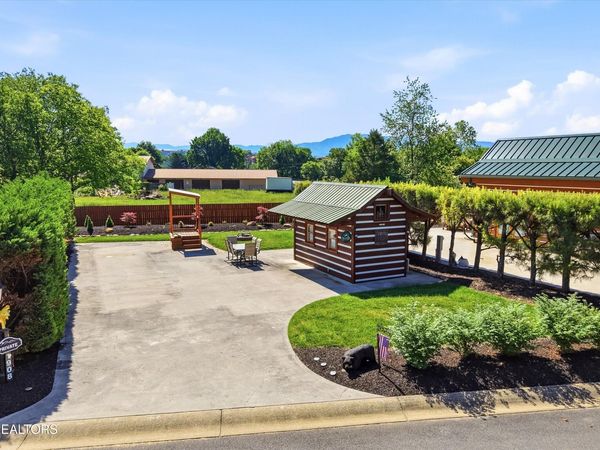 1908 Lizi Loop Way, Sevierville, TN 37862