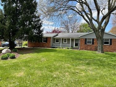 4305 N Hickory Ridge Road, Highland Twp, MI 48357