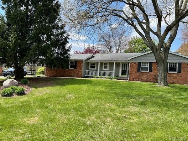 4305 N Hickory Ridge Road, Highland Twp, MI 48357