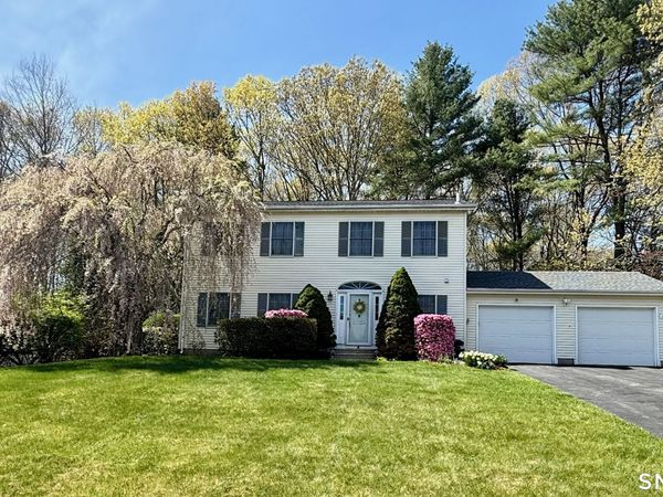 4 Desjardins, Montville, CT 06382