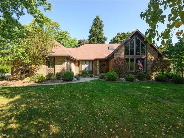 963 Mansion Circle , Barberton, OH 44203