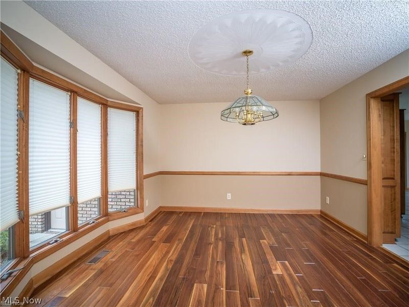 963 Mansion Circle, Barberton, OH 44203 Photo 11