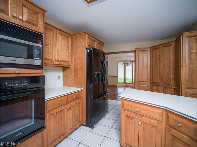 963 Mansion Circle, Barberton, OH 44203 Photo 14