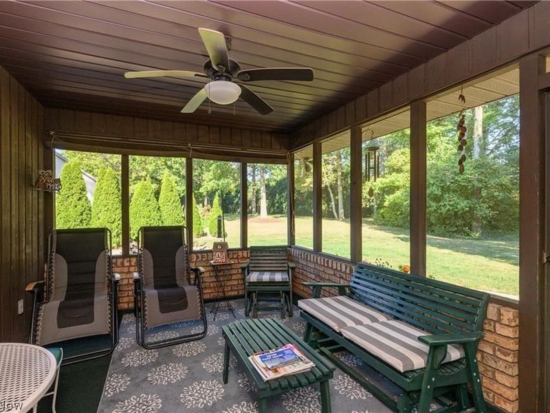 963 Mansion Circle, Barberton, OH 44203 Photo 15