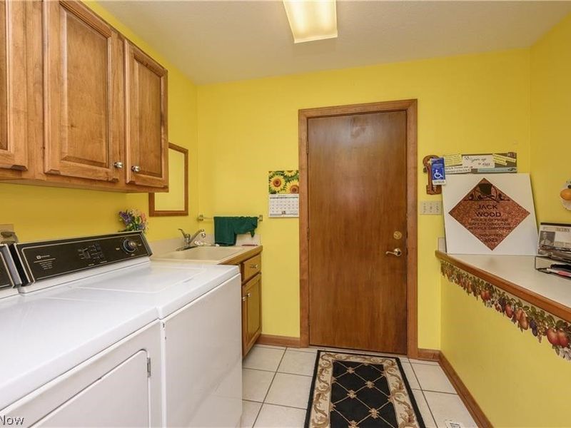 963 Mansion Circle, Barberton, OH 44203 Photo 16