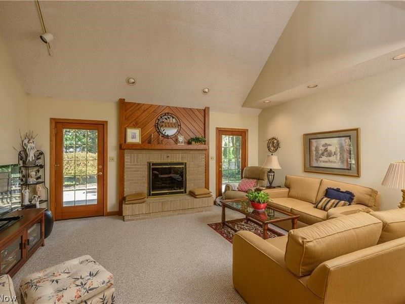 963 Mansion Circle, Barberton, OH 44203 Photo 17