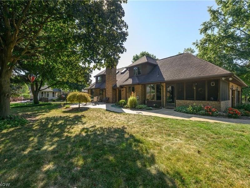 963 Mansion Circle, Barberton, OH 44203 Photo 4