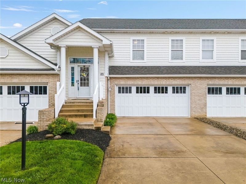1340 Cascade Circle W, Canton, OH 44708 Photo 1