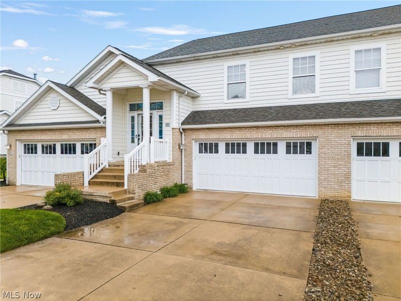 1340 Cascade Circle W, Canton, OH 44708 Photo 2