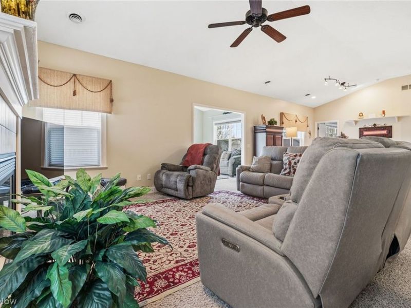 1340 Cascade Circle W, Canton, OH 44708 Photo 9