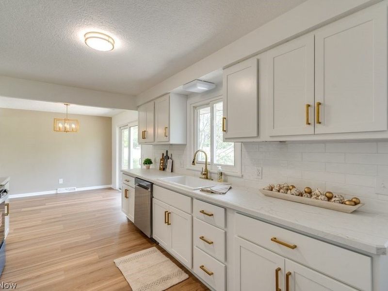 3877 Grove Street NE, Canton, OH 44721 Photo 8