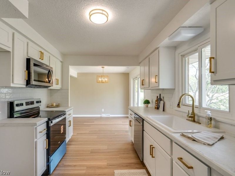 3877 Grove Street NE, Canton, OH 44721 Photo 9