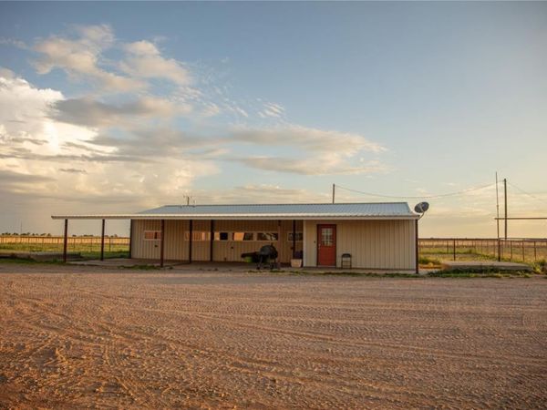 31665 E County Road 1350 , Willow, OK 73673