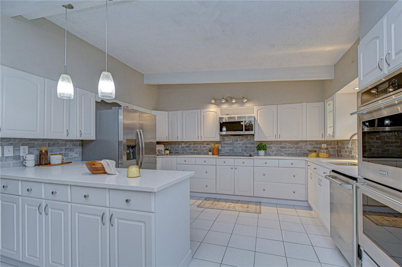 1901 Oxford Street N, Saint Petersburg, FL 33710 Photo