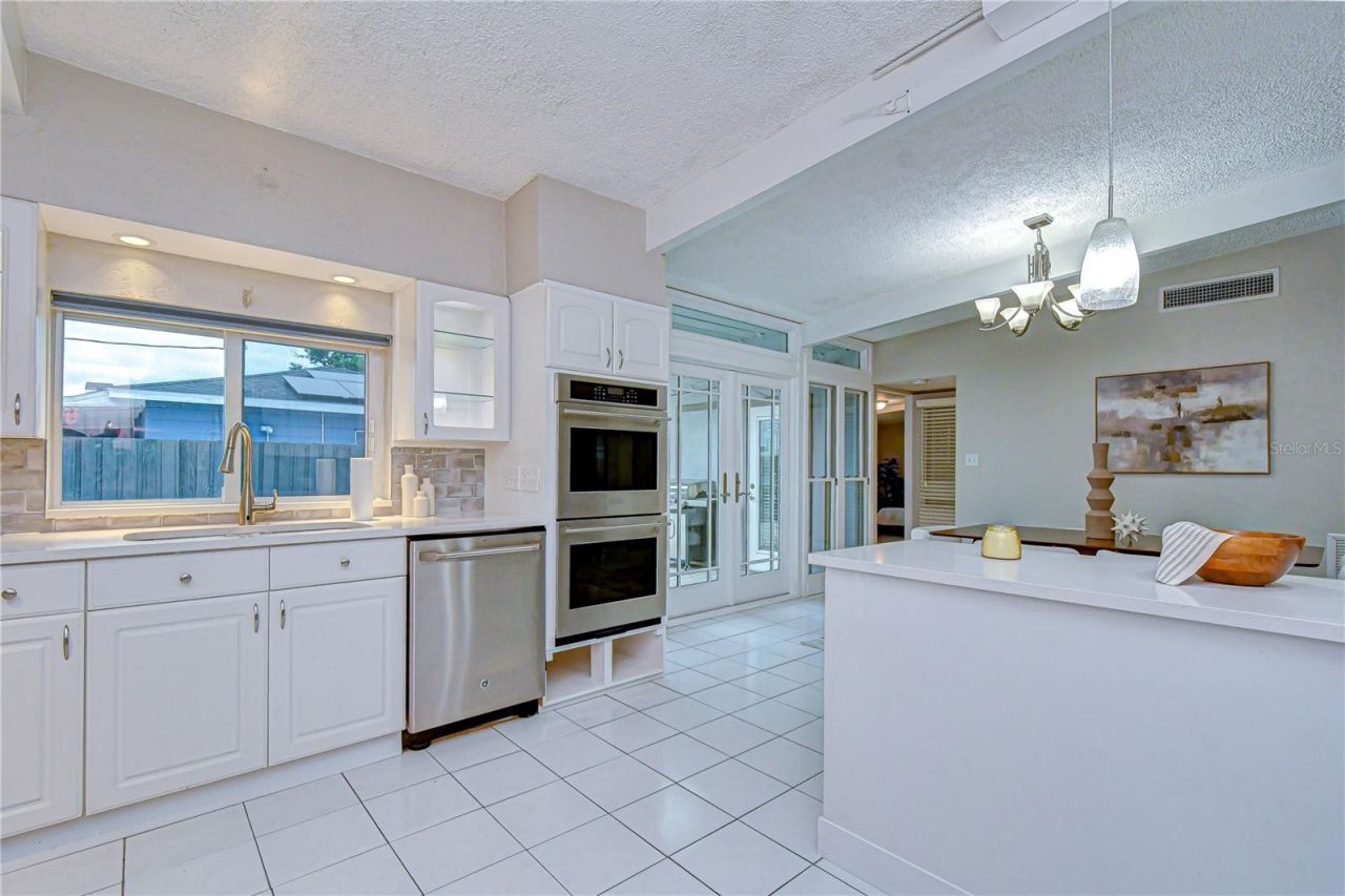 1901 Oxford Street N, Saint Petersburg, FL 33710 Photo