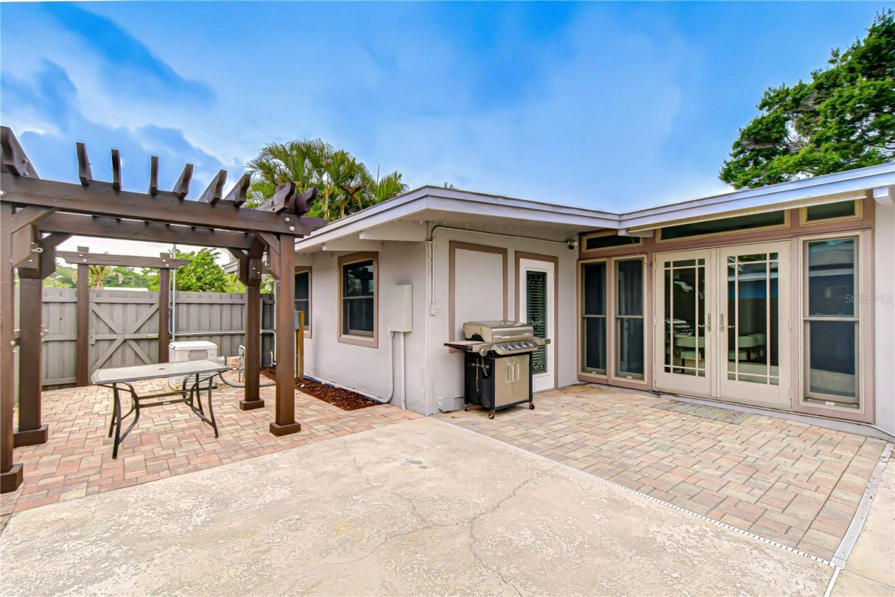 1901 Oxford Street N, Saint Petersburg, FL 33710 Photo