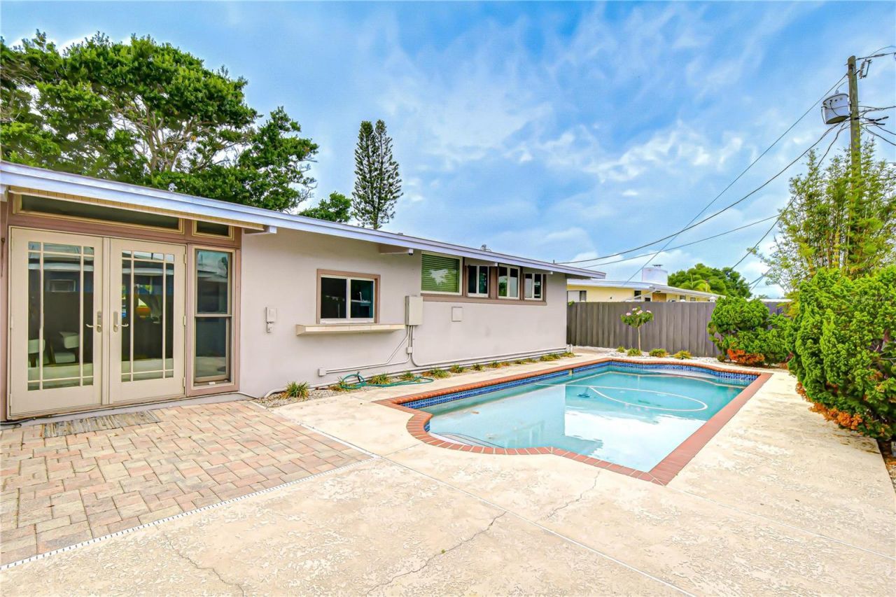 1901 Oxford Street N, Saint Petersburg, FL 33710 Photo