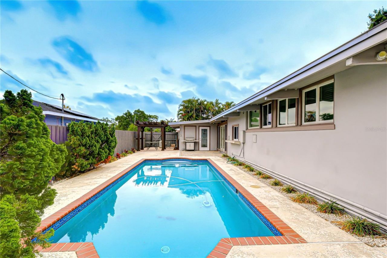 1901 Oxford Street N, Saint Petersburg, FL 33710 Photo
