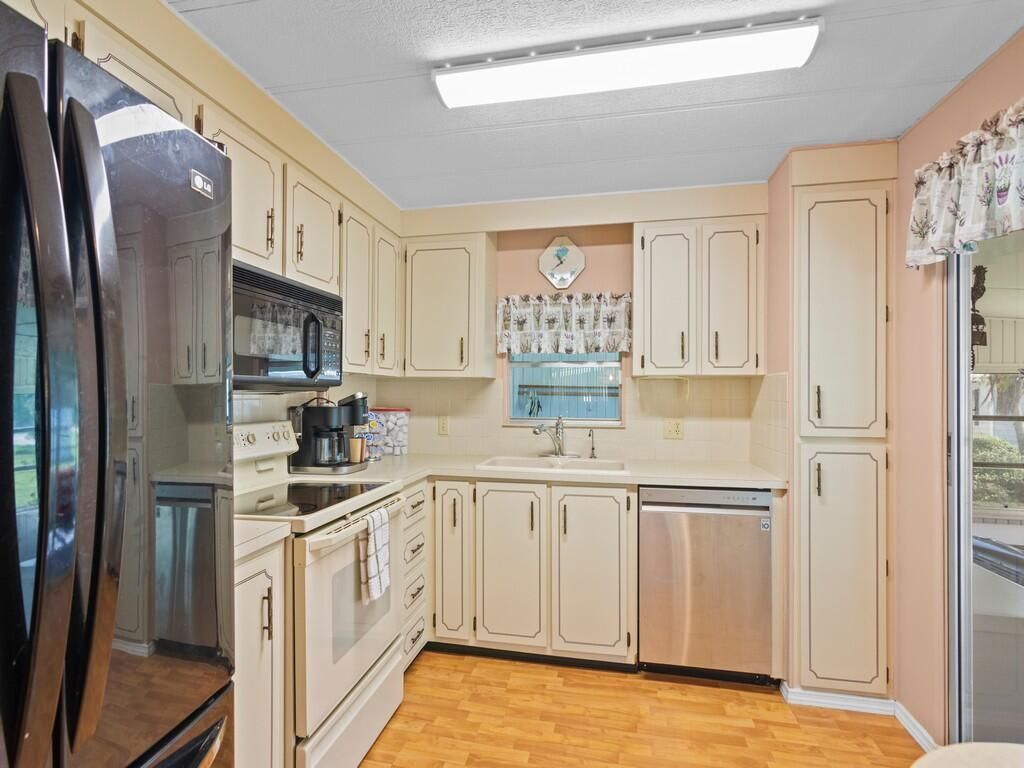 264 NE Cameo Way, Jensen Beach, FL 34957 Photo