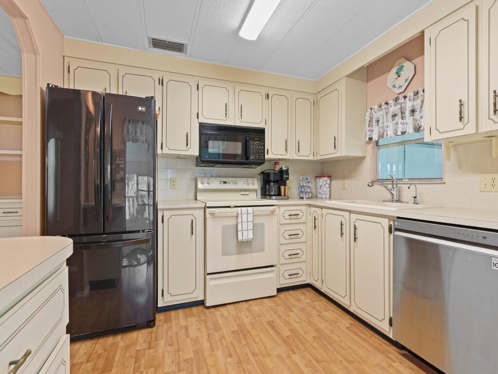 264 NE Cameo Way, Jensen Beach, FL 34957 Photo