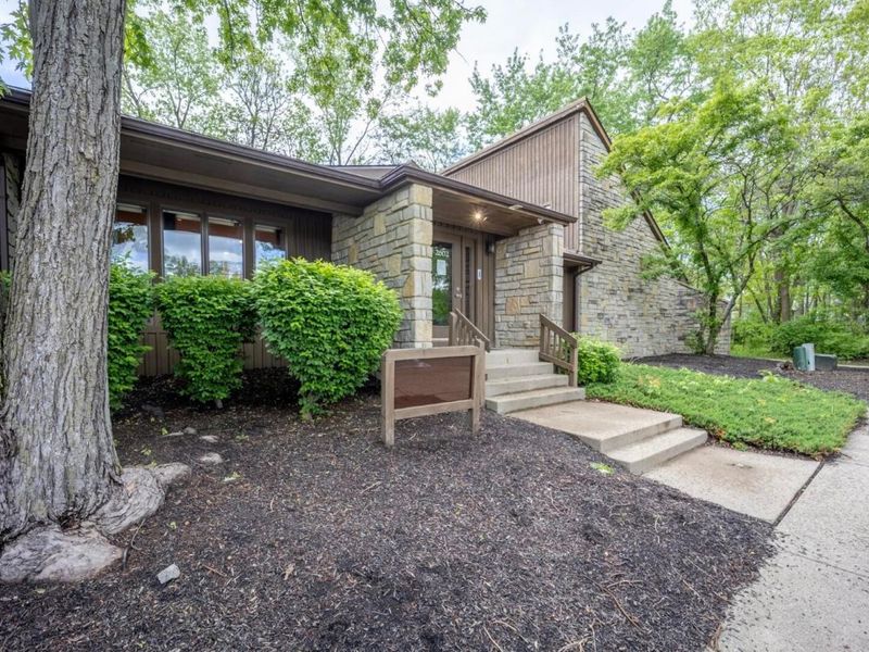 2602 Oakstone Drive , Unit 2600, Columbus, OH 43231 Photo 4