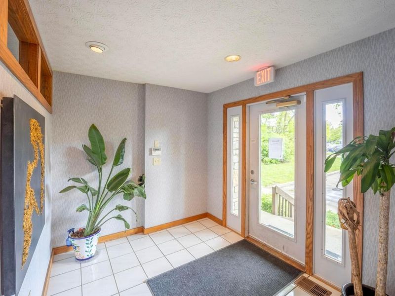 2602 Oakstone Drive , Unit 2600, Columbus, OH 43231 Photo 6