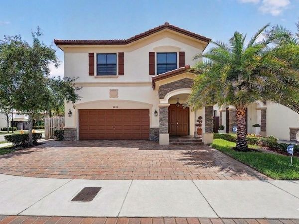 8895 NW 100th Pl, Doral, FL 33178