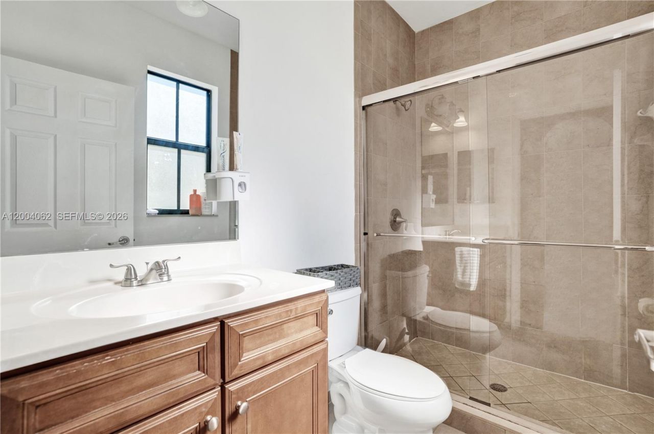 8895 NW 100th Pl, Doral, FL 33178 Photo