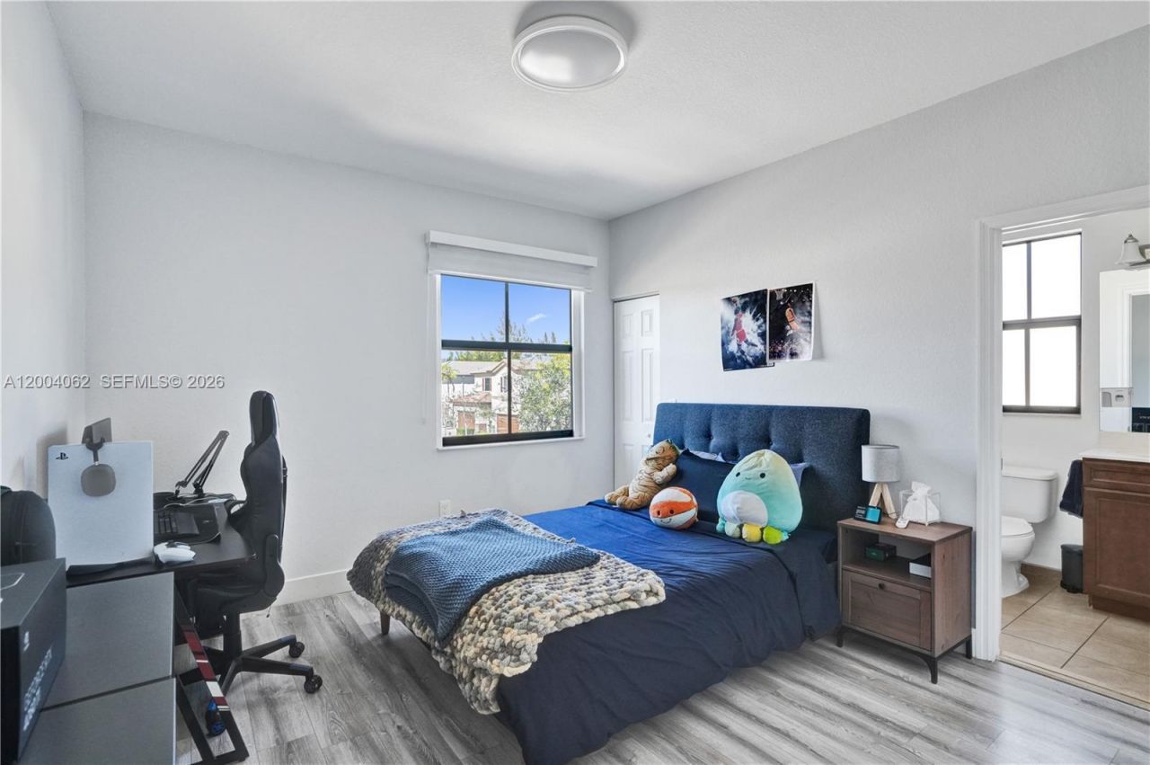 8895 NW 100th Pl, Doral, FL 33178 Photo