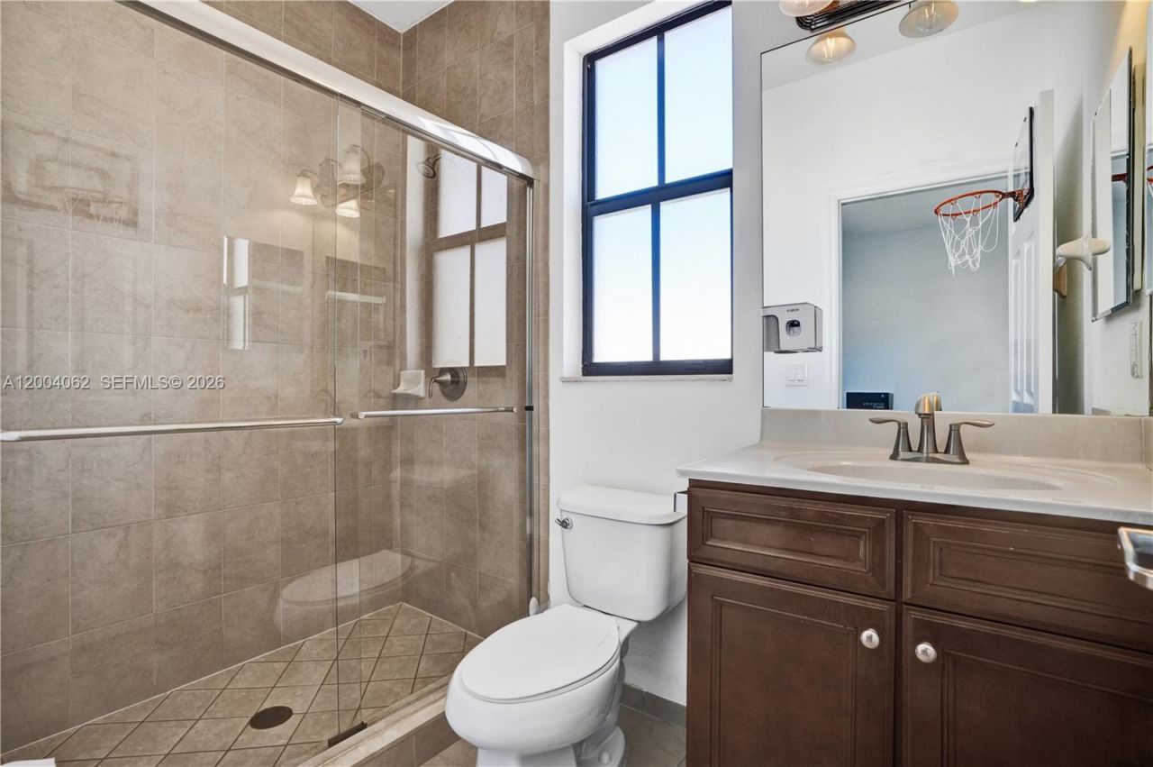 8895 NW 100th Pl, Doral, FL 33178 Photo