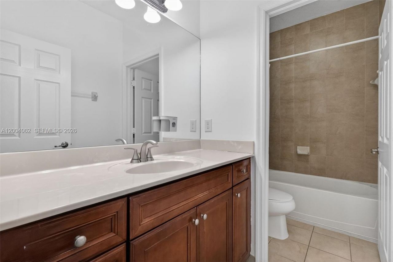 8895 NW 100th Pl, Doral, FL 33178 Photo