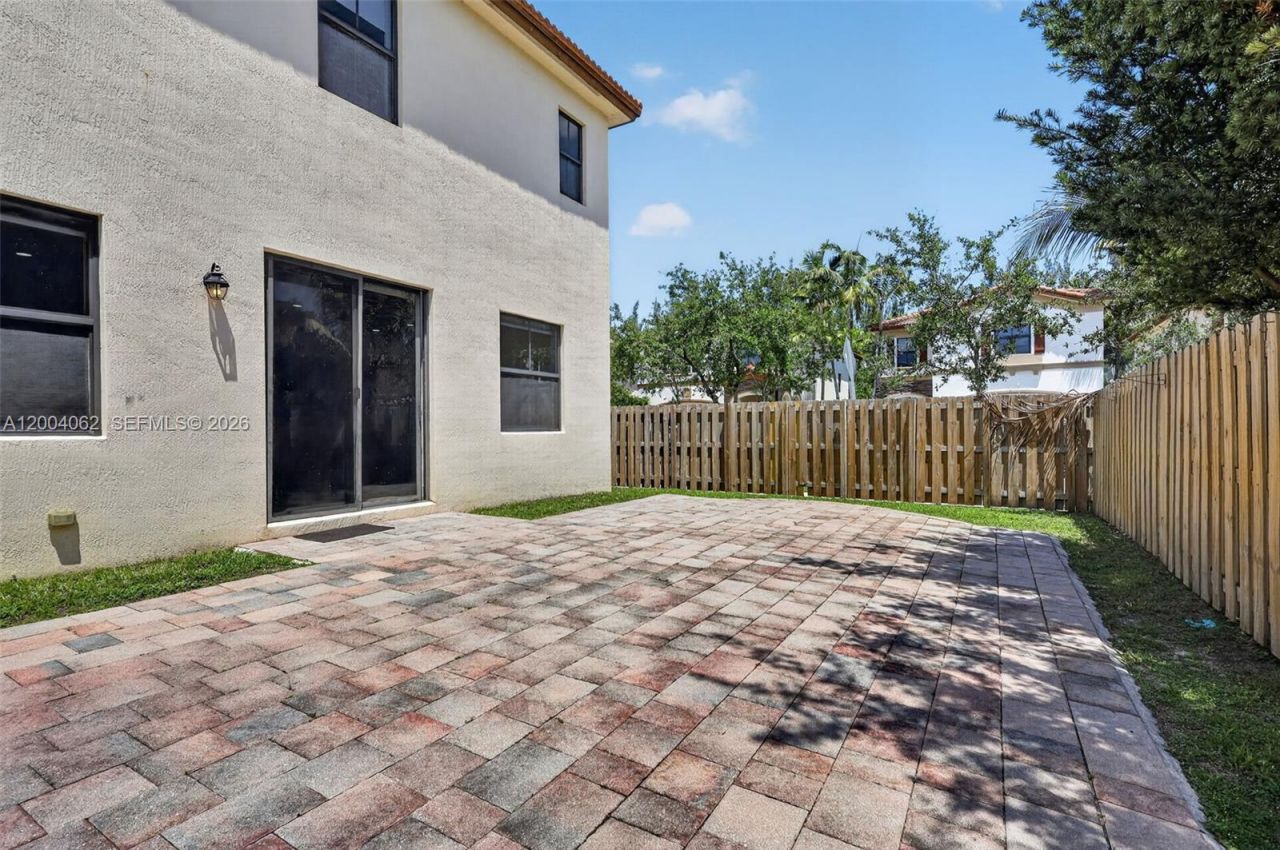 8895 NW 100th Pl, Doral, FL 33178 Photo