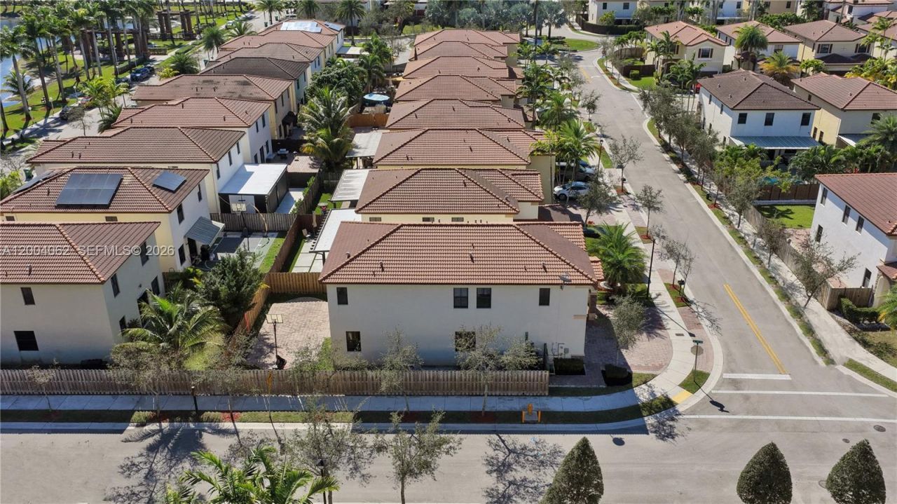 8895 NW 100th Pl, Doral, FL 33178 Photo