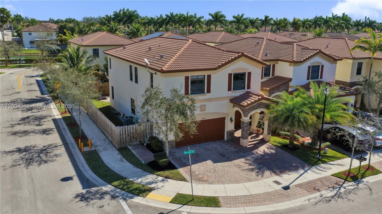 8895 NW 100th Pl, Doral, FL 33178 Photo
