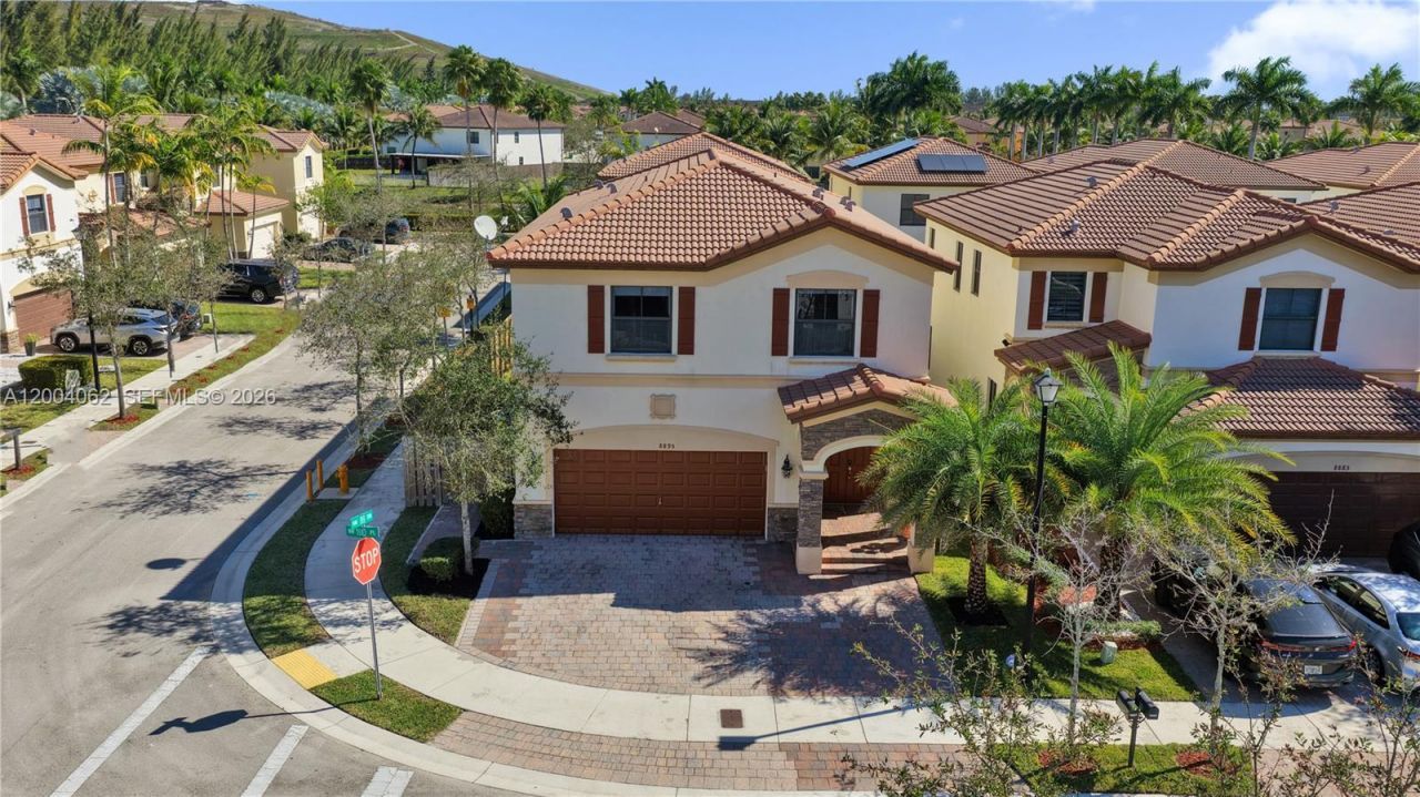 8895 NW 100th Pl, Doral, FL 33178 Photo