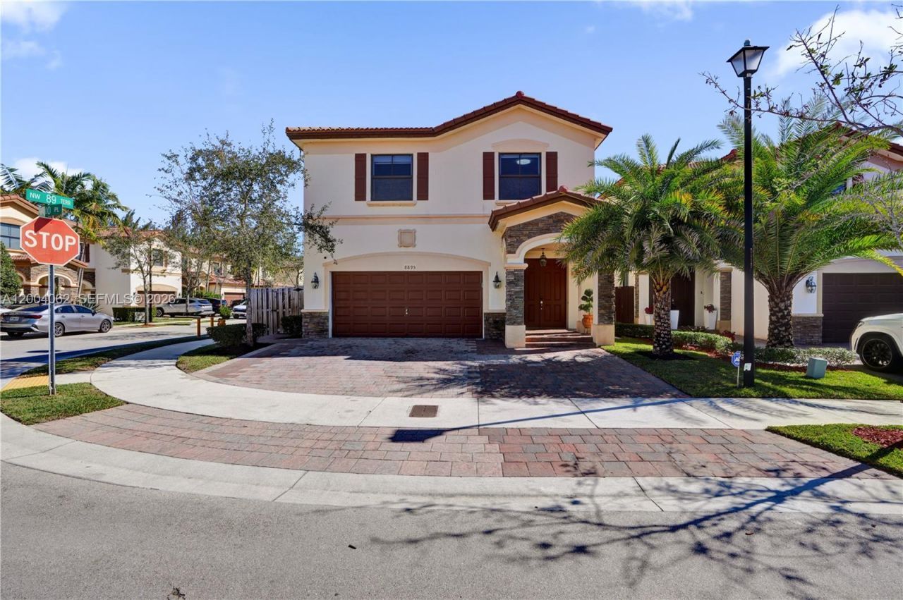 8895 NW 100th Pl, Doral, FL 33178 Photo