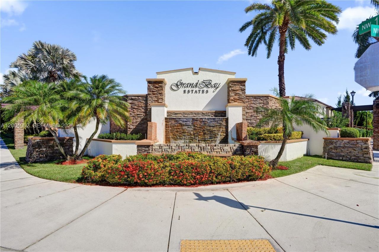 8895 NW 100th Pl, Doral, FL 33178 Photo