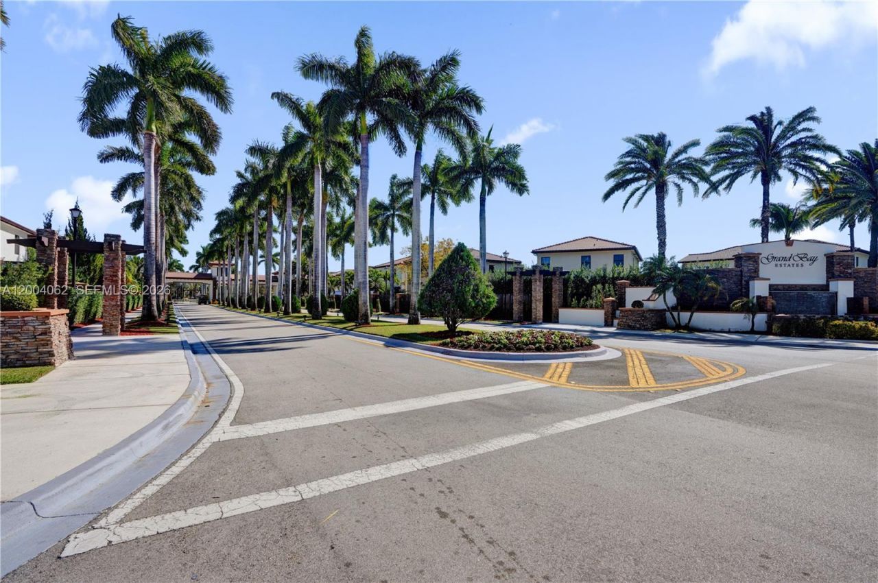 8895 NW 100th Pl, Doral, FL 33178 Photo