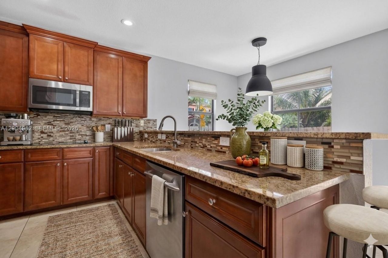 8895 NW 100th Pl, Doral, FL 33178 Photo