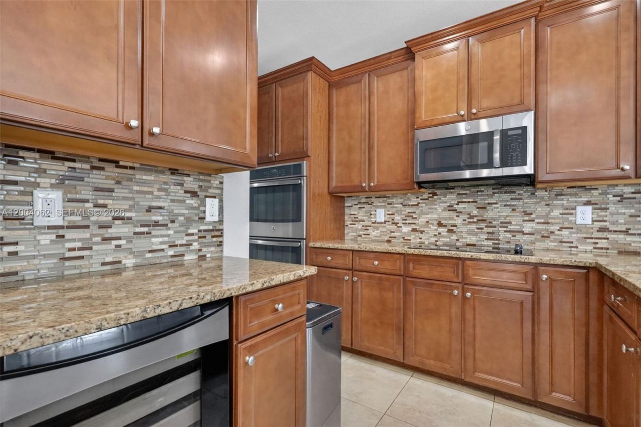 8895 NW 100th Pl, Doral, FL 33178 Photo