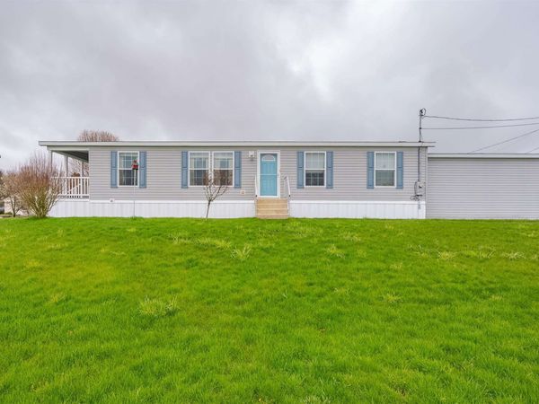 31 Meredith Drive, Hampstead, NH 03841